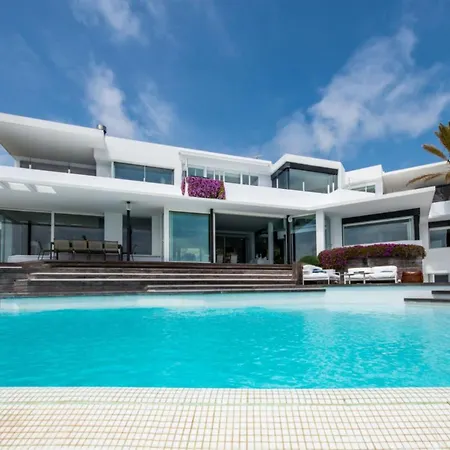 Delux 5 Bedroom Villa *